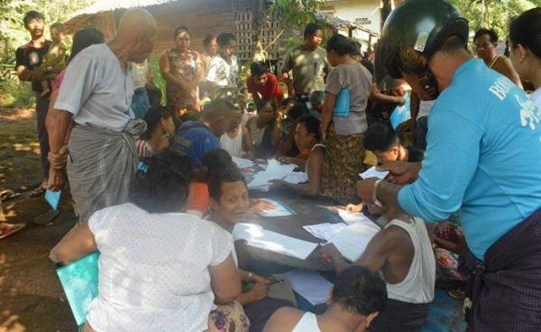 Voter registration cards being issued at a ward and village election sub-commission office in Kawkareik, Karen State.