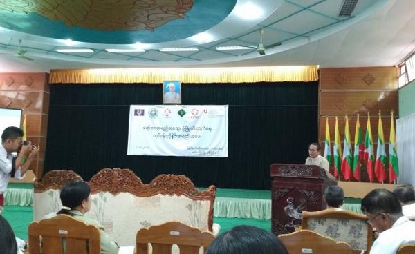 ရာဘာအရည်အသွေး ဖွံ့ဖြိုးတိုးတက်ရေးလုပ်ငန်းညှိနှိုင်းအစည်းအဝေးတွင် မွန်ပြည်နယ်ဝန်ကြီးချုပ်မိန့်ခွန်းပြောကြားစဉ်(Facebook)