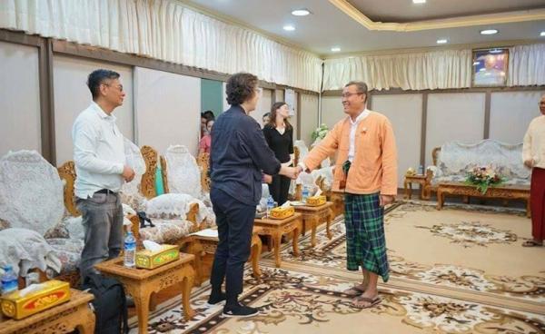 ဓာတ်ပုံ-ရခိုင်ဝန်ကြီးချုပ်ဦးညီပုဖေ့ဘုတ်