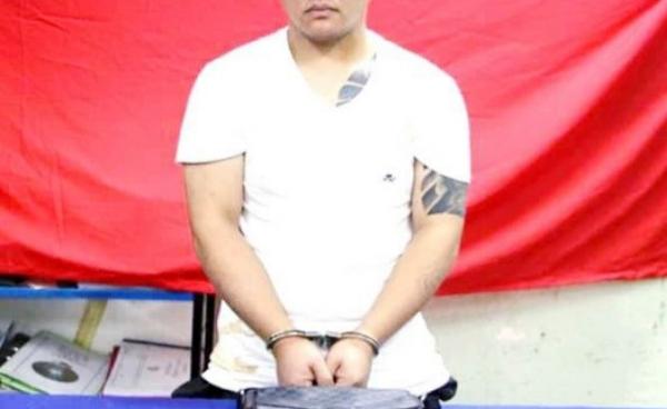 Photo Credit to – တာချီလိတ်ရဲတပ်ဖွဲ့ – တာချီလိတ်မြို့တွင်အသက် ၃၀ နှစ် မိုင်းခတ်မြို့ နေသူ အိုက်လာအား တရားမဝင် လက်နက် ခဲယမ်း များ နှင့်အတူဖမ်းဆီး