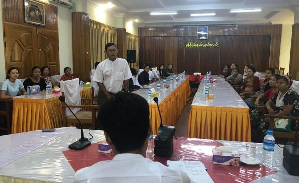 Photo- ပြည်နယ်လွှတ်တော်သို့ လာရောက်တိုင်ကြားစဉ်(Aung Kyaw Thu)