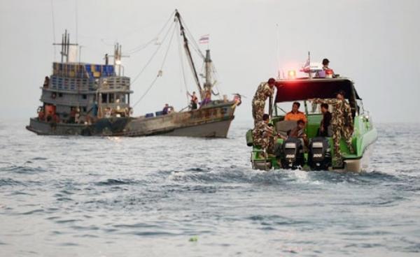 ပင်လယ်ပြင် တစ်နေရာတွင် ကယ်ဆယ်ရေး လုပ်နေစဉ် (ဓါတ်ပုံ- အင်တာနက်)