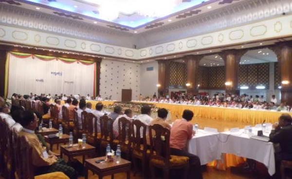 သမ္မတနှင့် နိုင်ငံရေးပါတီများနှင့်  တွေ့ဆုံစဉ် (SZN)