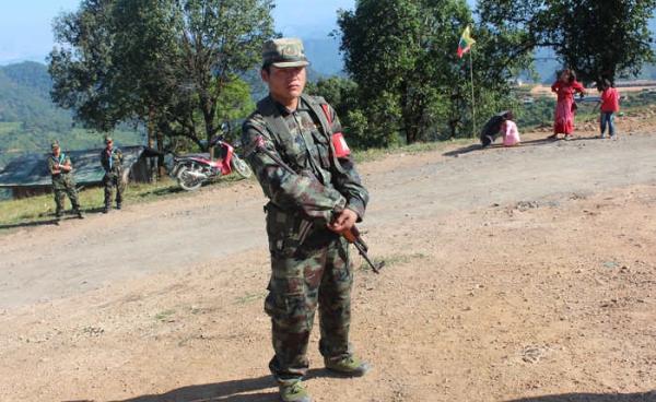 ရှမ်းတပ်မတော် (RCSS)မှ တပ်သားတစ်ဦးကို တွေ့ရစဉ်။ (ဓာတ်ပုံ-သိင်္ဂီထွန်း)   