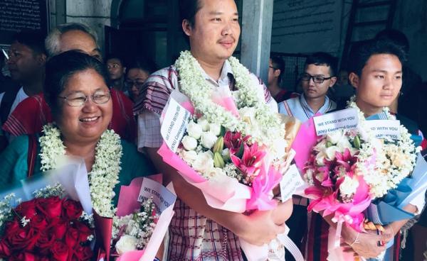 တရားစွဲဆိုခံထားရသော နော်အုန်းလှနှင့် ကရင်လူငယ်နှစ်ဦး(Min Nay Htoo)