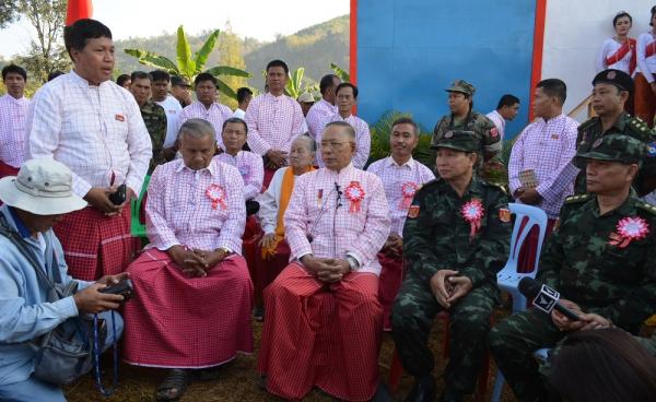 မွန်ပြည်သစ်ပါတီဥက္ကဌ နိုင်ထောမွန်(အလယ်လူ)(BNA)