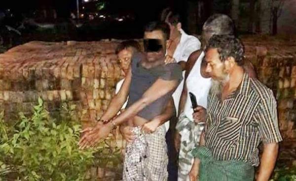 အဒေါ်အရင်းကိုသတ်သူအား ဖမ်းဆီးရမိစဉ်(photo: မုတ္တမနယ်မြေရဲစခန်း)