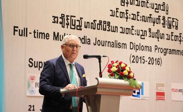 German Ambassador Christian-Ludwig Weber-Lortsch congratulating the graduates of the Myanmar Journalism Institute in Yangon on 21 July 2016. Photo: MJI