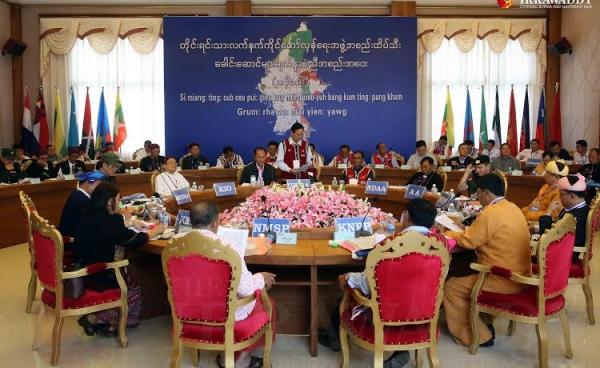 တိုင်းရင်းသားလက်နက်ကိုင်အဖွဲ့များ ပထမပန်ခမ်းညီလာခံတစ်ရပ်ကျင်းပခဲ့စဉ်(Internet)