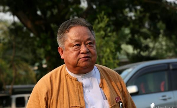 အစိုးရအဖွဲ့ဝင်တွေဟာ စိုးရိမ်စိတ်များပြီး ရဲရဲတင်းတင်း မလုပ်ရဲကြဘူးလို့ ဦးဝင်းထိန်က ပြောပါတယ် (ဓာတ်ပုံ- ဟောင်ဆာ(ရာမည)/မဇ္ဈိမ)