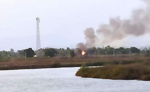 ရသေ့တောင်မြို့နယ်၊ င/တောက်တူချေ ကျေးရွာ မီးလောင်နေခြင်းအား မေလ ၄ ရက်နေ့က တွေ့ရစဉ်။ (ဓာတ်ပုံ - CJ)