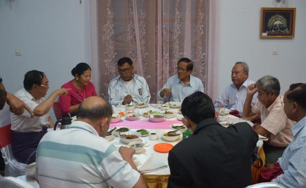 Representatives of Mon political parties at the Ethnic Affairs Minister’s dinner (Photo: MNA)