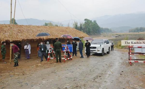 လိုင်ဇာမြို့အဝင် စစ်ဆေးဂိတ်တစ်ခုကိုတွေ့ရစဉ် (ဓါတ်ပုံ- ကချင်နက်)