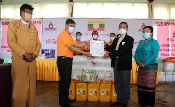 receive foods from Shan State Civic Food Supporting Committee Photo by RCSS