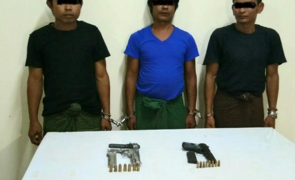 လက်နက်ဖြင့်ဖမ်းခံရသူများ(photo: MNA)