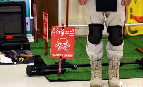 A demonstration during the International Day for Mine Awareness and Assistance in Mine Action at Mingalar Thiri Hotel, Nay Pyi Taw on 4 April. Photo: Min Min/Mizzima