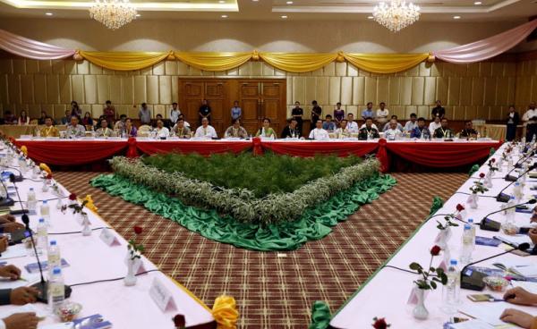 State Counsellor of Myanmar Aung San Suu Kyi (C, back) speaks to members of the Union Peace Dialogue Joint Committee during a meeting in Naypyitaw, Myanmar, 27 May 2016. Photo: Hein Htet/EPA