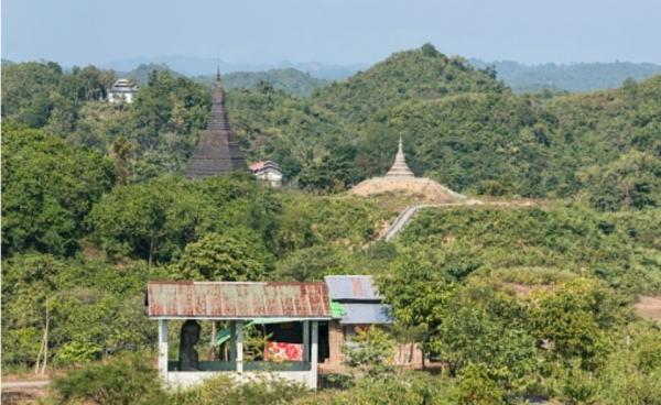 မြောက်ဦး ဘုရားတောင်တစ်ခု/ မူရင်းပိုင်ရှင်ရိုက်ကူးသူကို Credit  ပေးပါသည်။