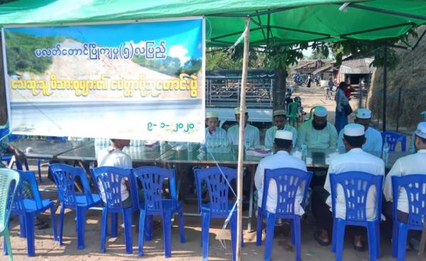 Photo- အစ္စလာမ်ဘာသာဝင်များက ကျမ်းဂန်ဖတ်ဆုတောင်းပွဲပြုလုပ်စဉ်(MNA)