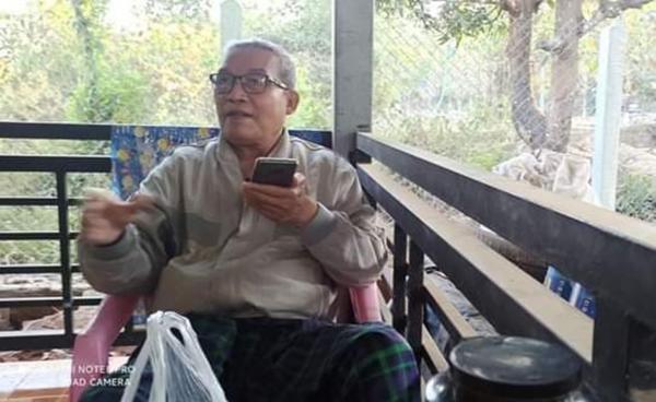 ဓာတ်ပုံ - ရခိုင်ပြည်နယ်ဝန်ကြီးချုပ်ဦးညီပုအား ယမန်နေ့က လွတ်မြောက်လာပြီးနောက် တွေ့ရစဉ်။ / Photo - Facebook