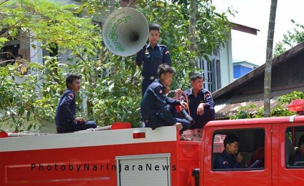 ညမထွက်ရ၊ လူငါးဦးထက် ပို မစုရ အမိန့် ပုဒ်မ ၁၄၄ ကို ကြေညာနေစဥ