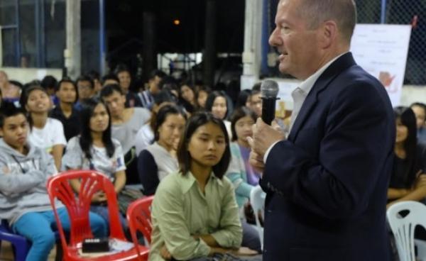 Shai Reshef, President of UoPeople, talking to attendees at Wednesday’s event (Photo: UoPeople)