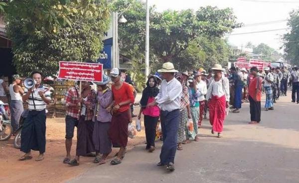 Protestors say they have no way to support themselves after the Taung Zun rock quarry was closed in March.