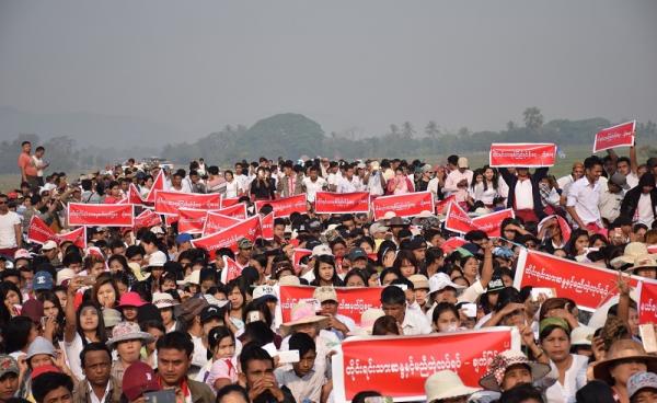 Protesters gathering to oppose the proposed name change (Photo: MNA)