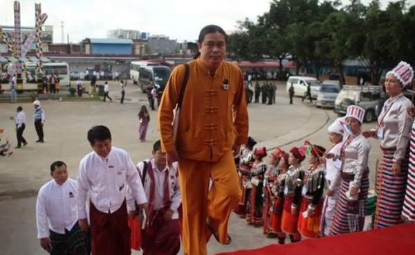 စိုင်းကျော်ညွန့် မိုင်ဂျာယန် EAO’s နှီးနှောဖလှယ်ပွဲသို့ တက်ရောက်ခဲ့စဉ်(Sai Kyaw Nyunt FB)