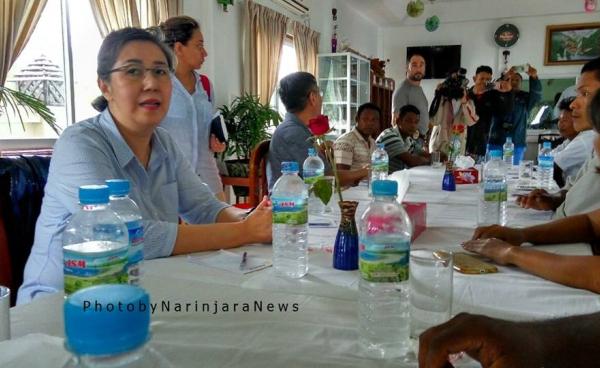  ဓာတ်ပုံ- PALACE HOTEL တွင် ဒေသခံများနှင့်တွေ့ဆုံနေပုံ