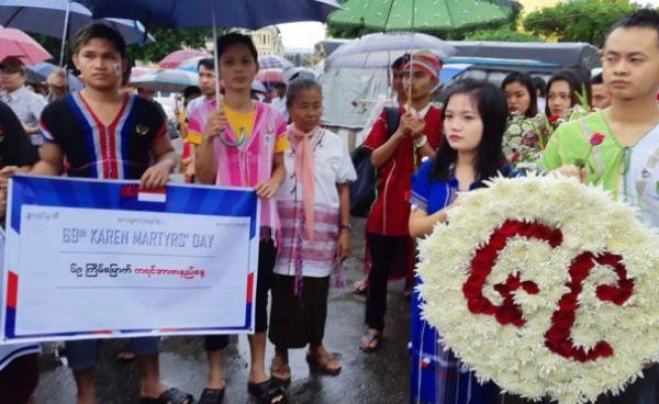 ရန်ကုန်မြို့တော်ခန်းမရှေ့က ကရင့်အာဇာနည်နေ့အခမ်းအနား(BBC)