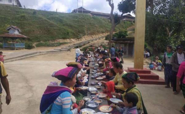 Photo by Mai A Naing’s facebook/ နမ့်ဆန်မြို့နယ် အတွင်းစစ်ဘေးရှောင်လာသည့် သူများ