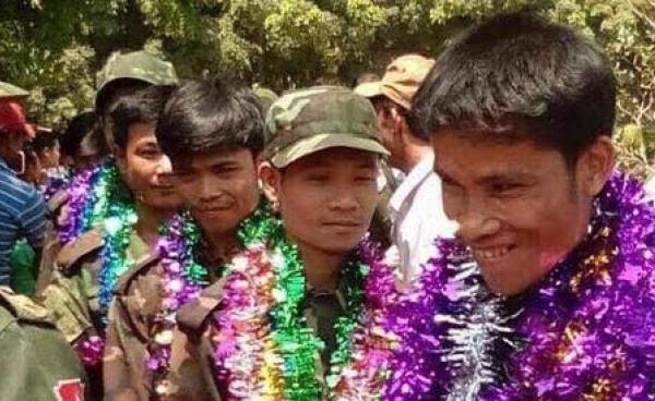 မွန်ချမ်းဓါးပြအဖွဲ့ တပ်မတော်ထံ အလင်းဝင်မှတ်တမ်းပုံ(Aung Naing Win)