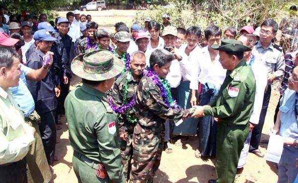 ရေးမြို့အခြေစိုက် စကခ(၁၉) တွင် ယခင်က လက်နက်ချခဲ့သည့် လက်နက်ကိုင်ဆက်ကြေးတောင်းအဖွဲ့(Photo: MNA/စနောင်းတိုင်း)