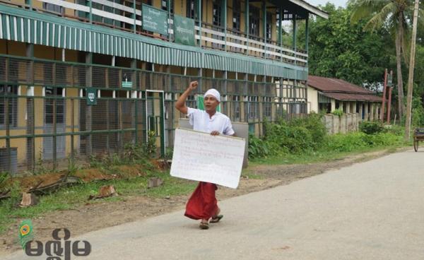 မြန်မာ့နိုင်ငံရေးပြောင်းလဲမှုတွင် လူငယ်များ ပါ၀င်ခွင့်ရရှိရေး တကိုယ်တော်ဆန္ဒဖော်ထုတ်ခဲ့သူ ကိုမင်းသိန်းဇံ (ဓာတ်ပုံ - ကျော်မင်း/စစ်တွေ)