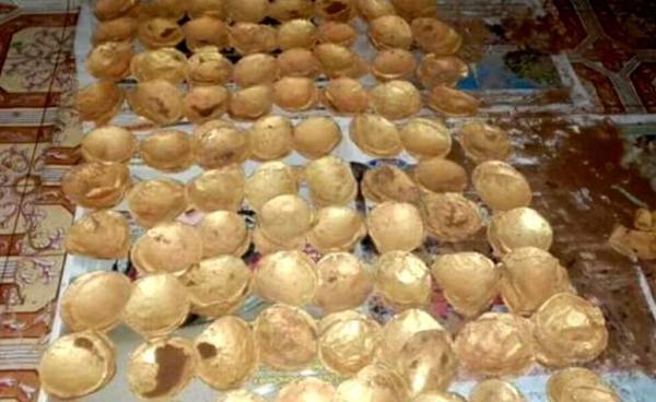 တူးဖော်ရရှိသည့် ရွှေပြားများ(အရှင်ပညာစက္က Facebook)