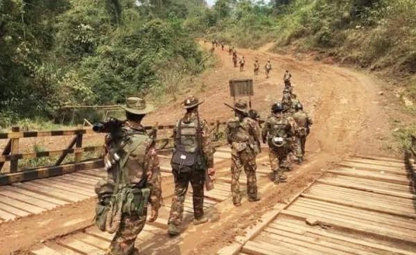 စစ်ကြောင်းတစ်နေရာတွင် စစ်ရေလှုပ်ရှားသွားလာနေသည့် စစ်ကောင်စီတပ်ဖွဲ့များ(ပုံဟောင်းအသုံးပြုထားသည်)