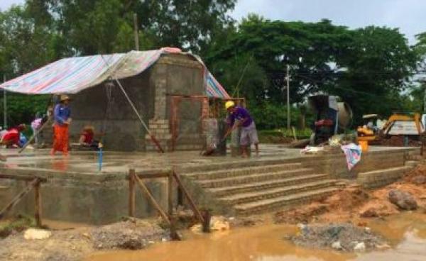 Construction of the pedestal for Bogyoke Aung San statue, which will be placed in Gandha Hay Wun Park (Photo – Linn Thant/Kantarawaddy Times)