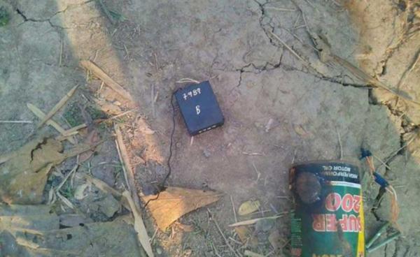 သိန္နီမြို့ ရပ်ကွက် ၂ ရဲစခန်းအနောက်ဘက်ရှိ သုသာန်ဟောင်းတွင် ပေါက်ကွဲသည့် ဗုံးတလုံး