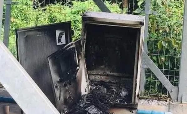 စက်တင်ဘာ ၂ ရက်က ဘားအံမြို့နယ်၊ ပေါ့ထော်ရွာရှိ Mytel တာဝါတိုင် ဖျက်ဆီးခံရစဉ်။