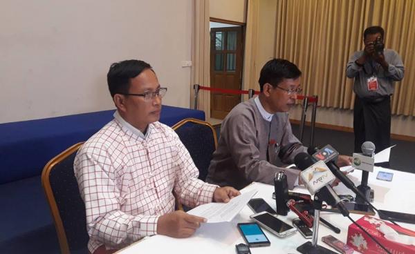 ဦးဇော်ဌေး(PC) နှင့် နိုင်အောင််မငေး(DPN) တို့သတင်းစာရှင်းလင်းစဉ်(photo:MNA)