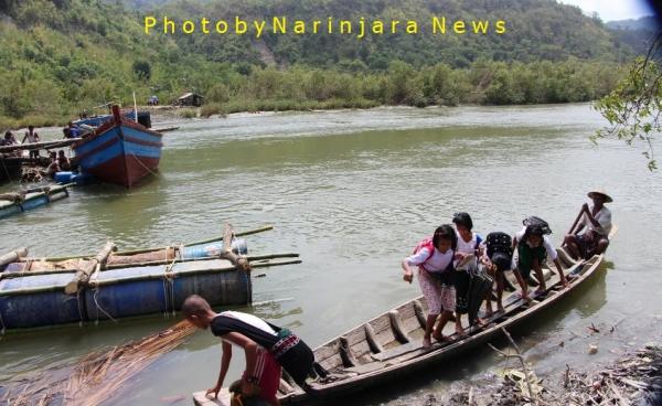 မုန်တိုင်းကြောင့် တံတားပြိုပျက်ပြီးနောက် သရက်ချောင်းကျေးရွာနှင့် အနီးဝန်းကျင်မှ ကလေးငယ်များသည် လောင်းချောင်းအထကသို့ ဤကဲ့သို့ ကူးတို့လှေဖြင့် ချောင်းကို ဖြတ်သန်း ကျောင်းတက်နေကြရသည်။