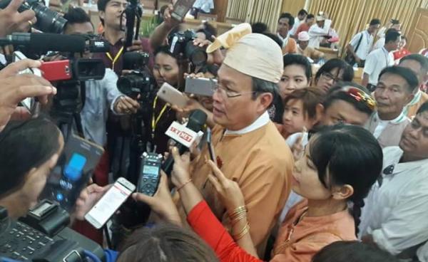 Mon State Chief Minister Dr. Aye Zan meeting with reporters (Photo: Internet)
