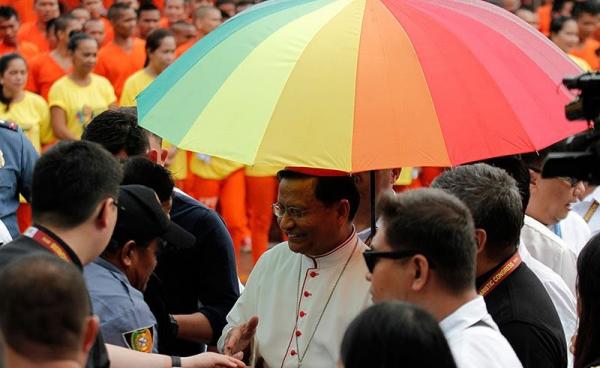(File) Cardinal Charles Maung Bo (C) visits a prison facility in Cebu City, Philippines, 26 January 2016. Photo: EPA