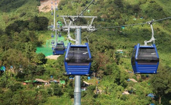 ကျိုက်ထီးရိုးတောင်ပေါ် Cable Car(photo: MNA)