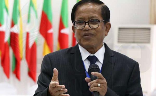 တစ်နိုင်ငံလုံးအပစ်ရပ်ညှိနှိုင်းရေးအဖွဲ့ (NCCT) အဖွဲ့ခေါင်းဆောင် နိုင်ဟံသာကို တွေ့ရစဉ်။ (ဓာတ်ပုံ-မဇ္စျိမ)