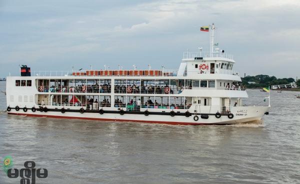 ချယ်ရီသင်္ဘောဖြင့် ရန်ကုန်-ဒလ ကူးသန်းသွားလာနေသော ခရီးသည်များ(ဓာတ်ပုံ- ဟောင်ဆာ(ရာမည)/မဇ္ဈိမ)