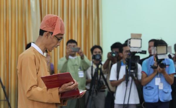 မွန်ပြည်နယ် ၀န်ကြီးချုပ် ဦးမင်းမင်းဦး(MNA)