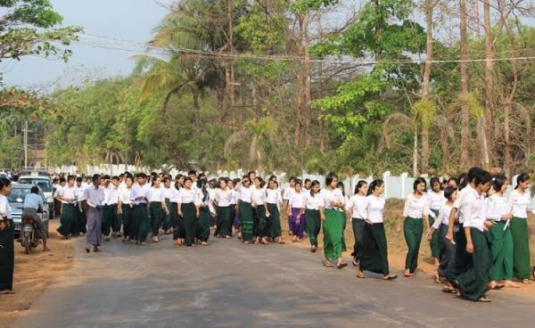  တက္ကသိုလ်ဝင်တန်းကျောင်းသား၊ ကျောင်းသူများ (မွန်ထော)