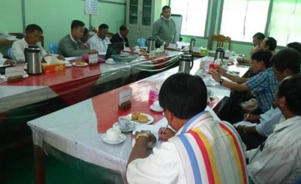 ကယားပြည်နယ်ရွေးကောက်ပွဲကော်မရှင်နှင့် နိုင်ငံရေးပါတီများ ပြည်နယ်ကော်မရှင်ရုံးတွင်တွေ့ဆုံကြစဉ် (ဓါတ်ပုံ - ဦးမြာ(ကေတီ))